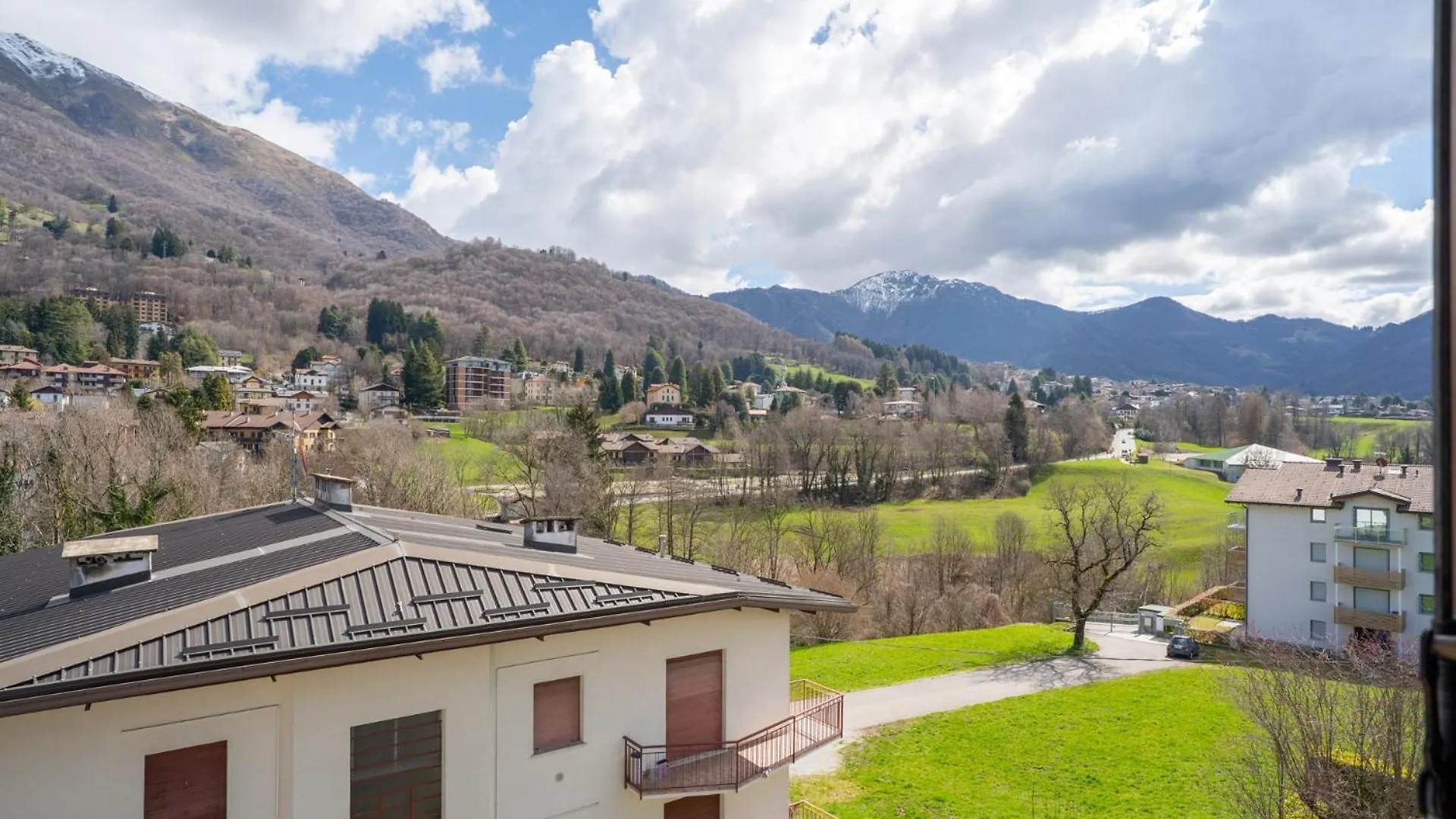 Mountain Lodging With Fireplace And Mountain View Barzio