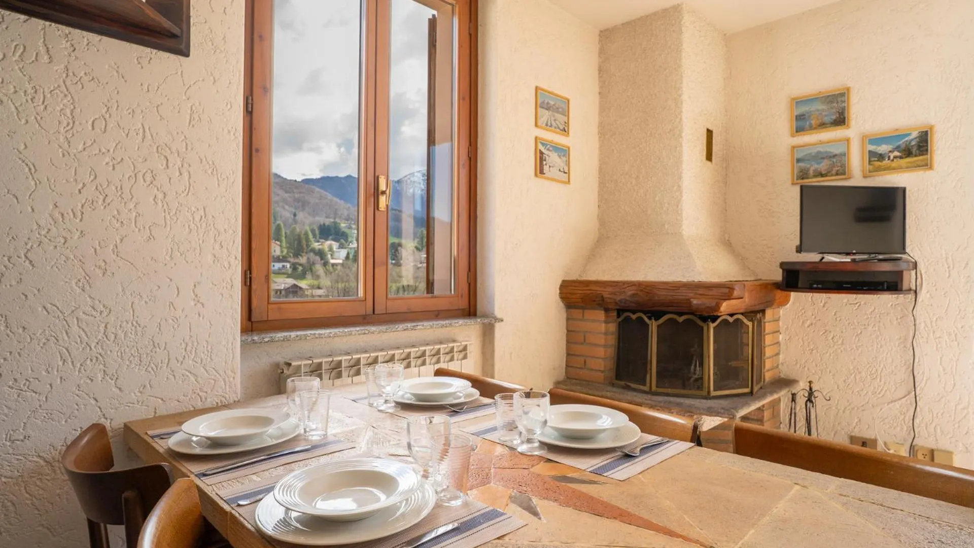 Mountain Lodging With Fireplace And Mountain View Barzio 0*,  Italy