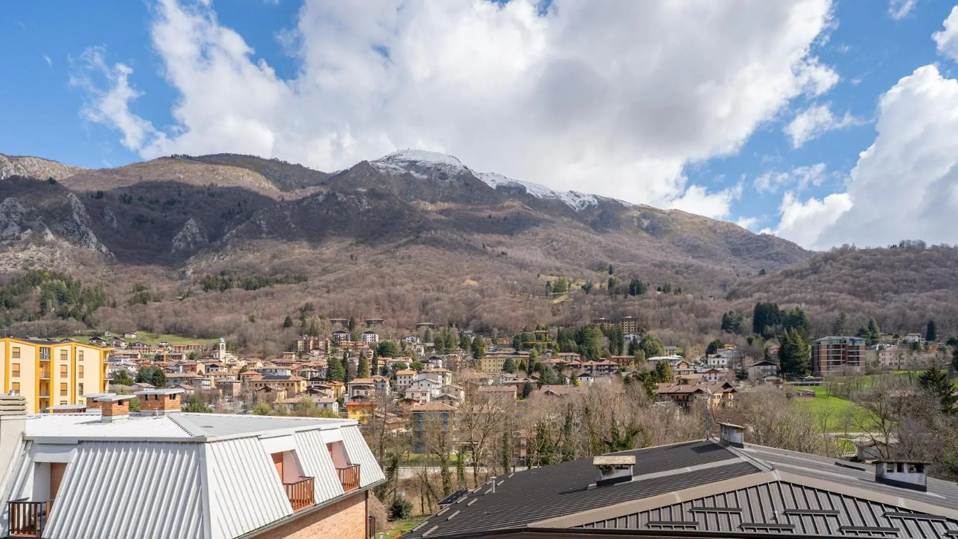 Mountain Lodging With Fireplace And Mountain View Barzio Apartment