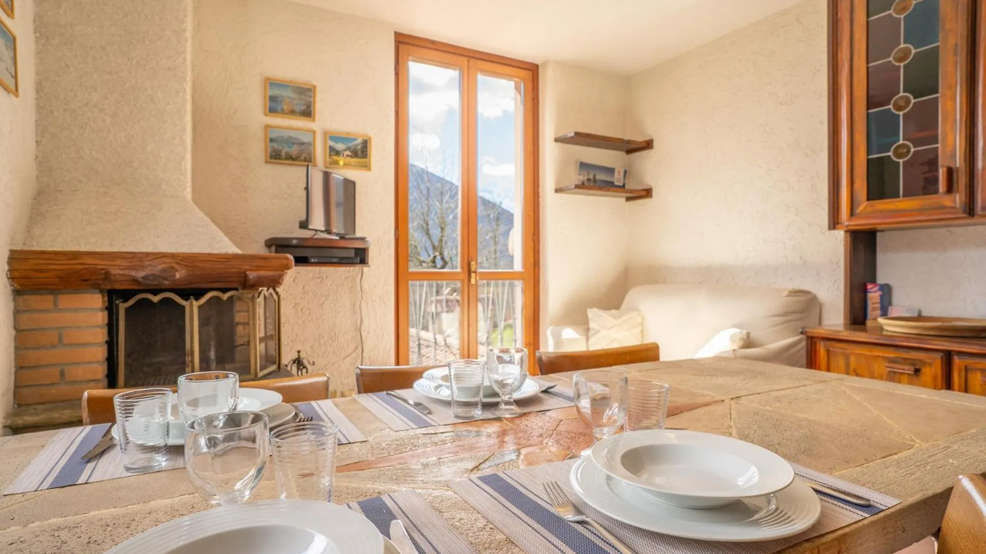 Mountain Lodging With Fireplace And Mountain View Barzio